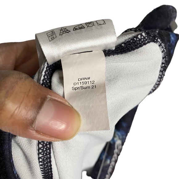 Eddie Bauer Women’s Black Galaxy Print Capri Legging - Picture 8 of 9